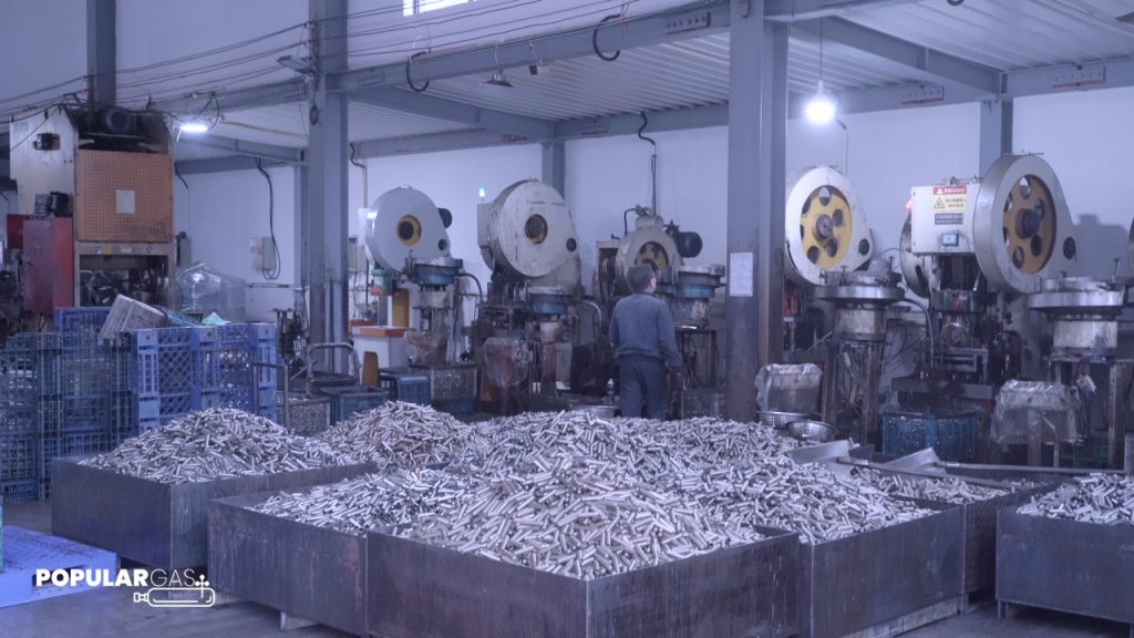 populargas factory image that shows many co2 cylinders